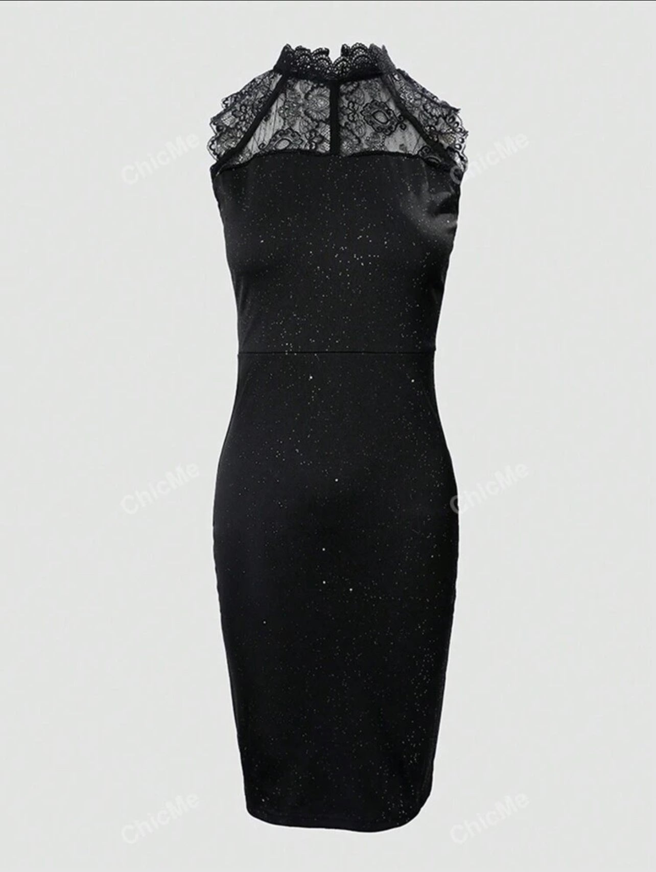 Vestido de encaje negro con detalles de pedrería