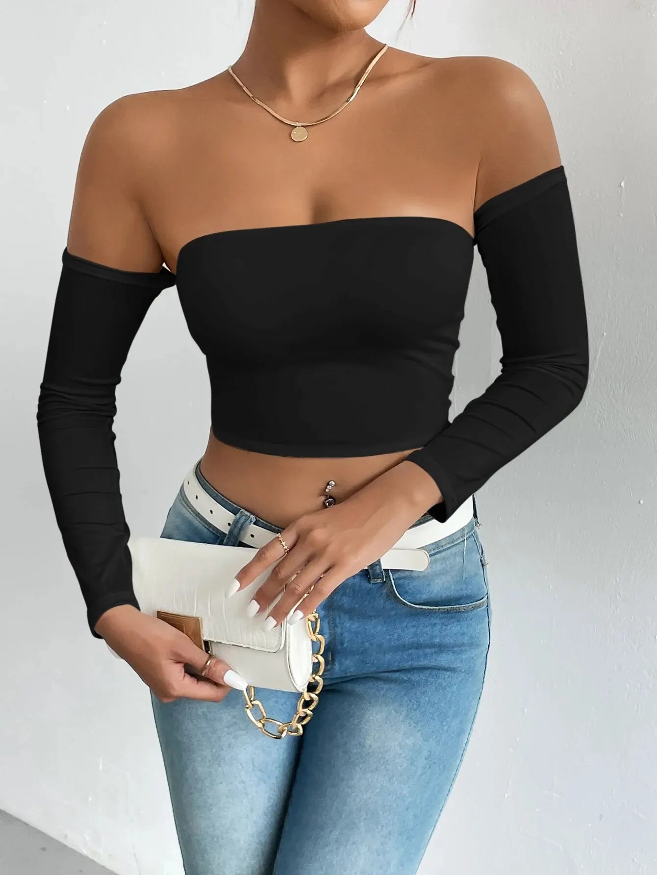 Blusa Crop Básica – Manga Larga con Hombros Descubiertos