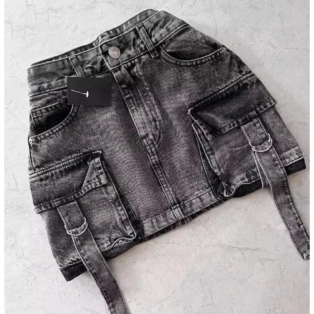 Minifalda Cargo de Mezclilla Negra con Bolsillos – Estilo Urbano