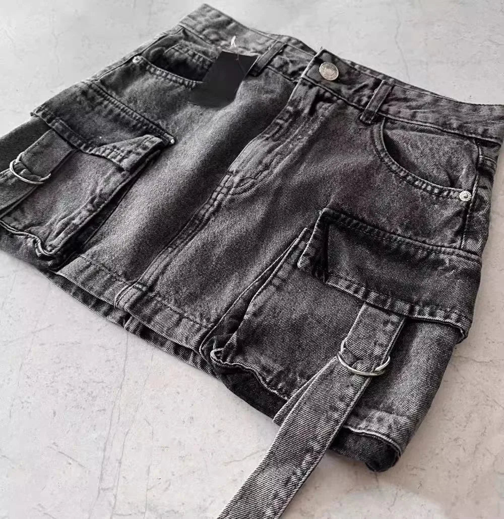 Minifalda Cargo de Mezclilla Negra con Bolsillos – Estilo Urbano
