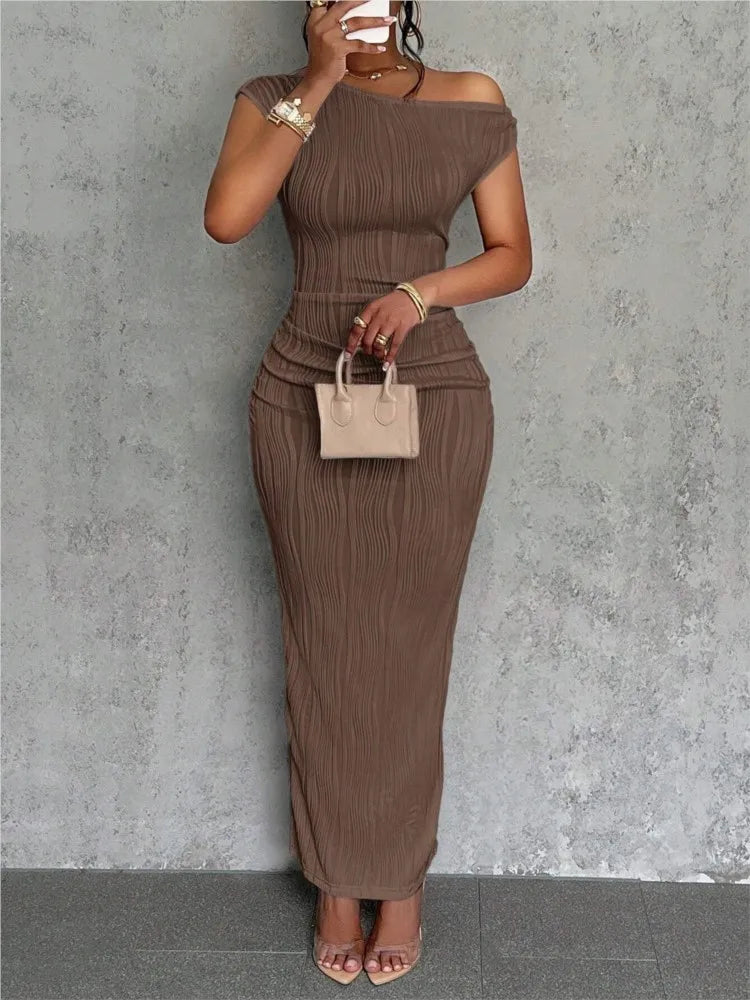 Vestido largo de un hombro en color sólido con falda ajustada