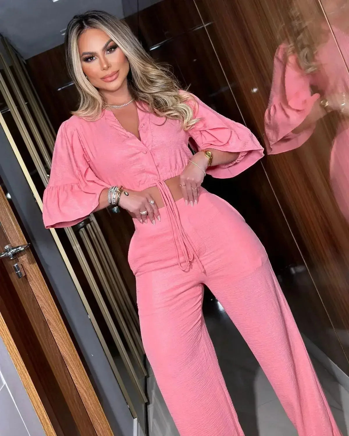 Conjunto 2 piezas con top de manga acampanada y pantalón pierna ancha – Casual