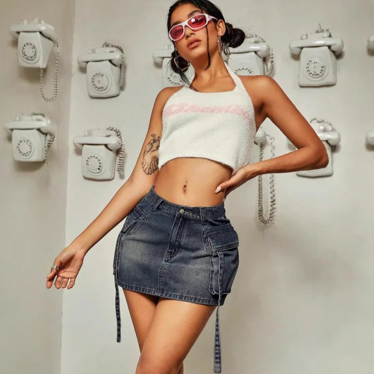 Falda Corta de Denim con Diseño Moderno y Cordones Laterales