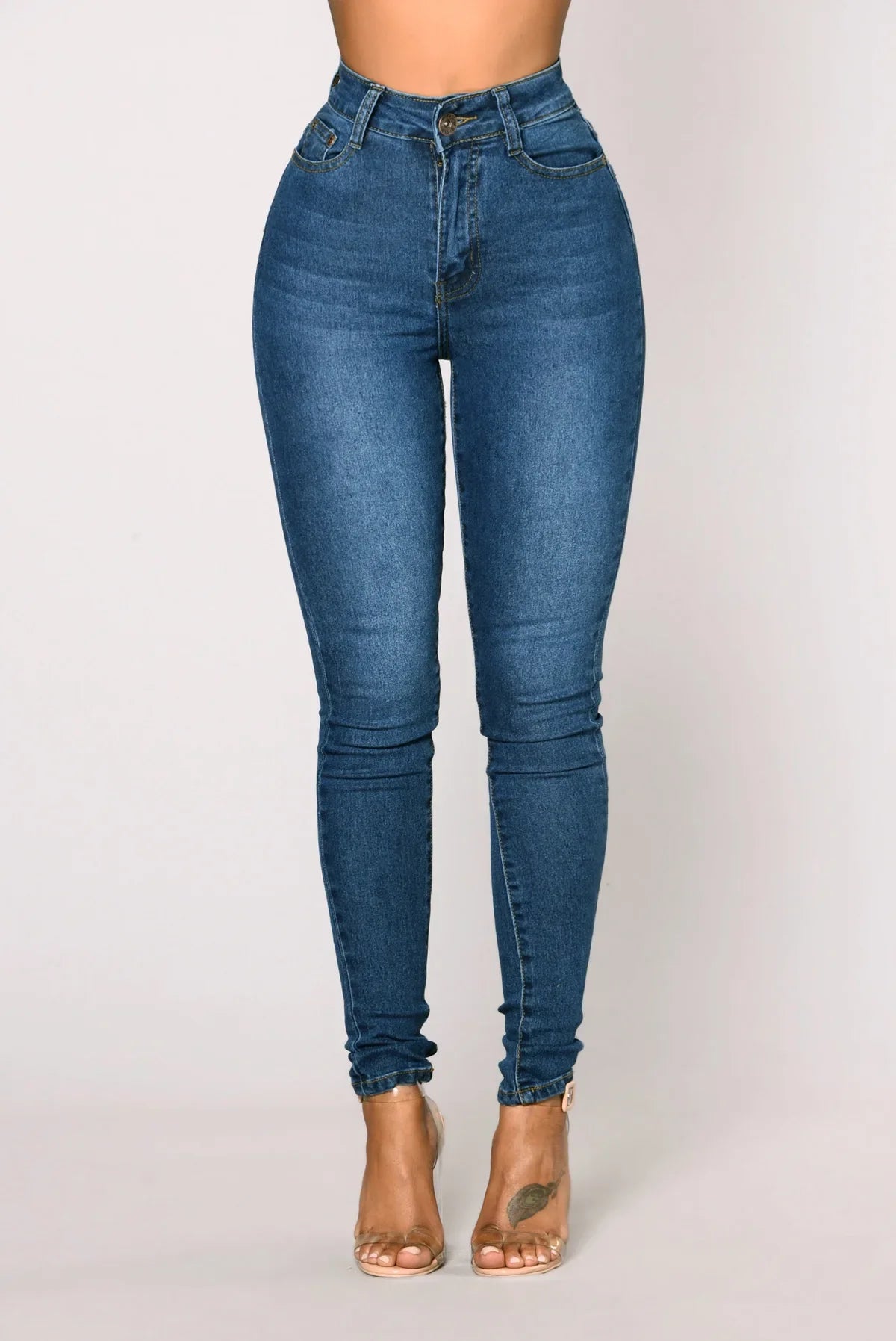 Jeans Entubados de Mujer Cintura Alta – Ajustados, Elásticos y en Colores Sólidos