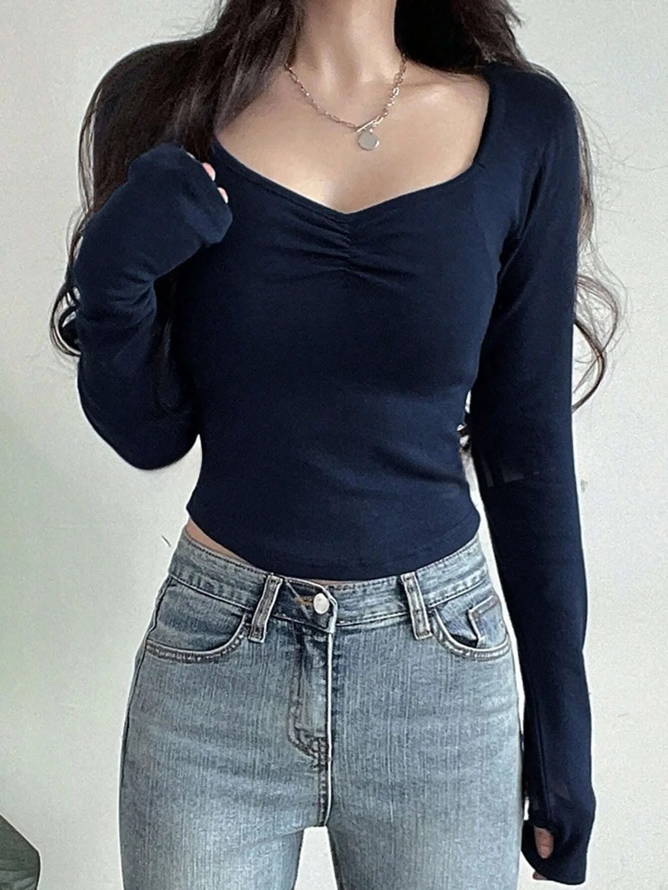 Top Casual Manga Larga – Corte Ajustado con Escote Sexy