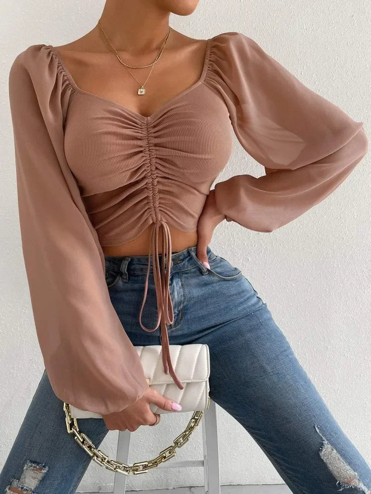 Blusa Sexy de malla con mangas acampanadas y cordón para mujer, blusa con ombligo descubierto en el pecho.