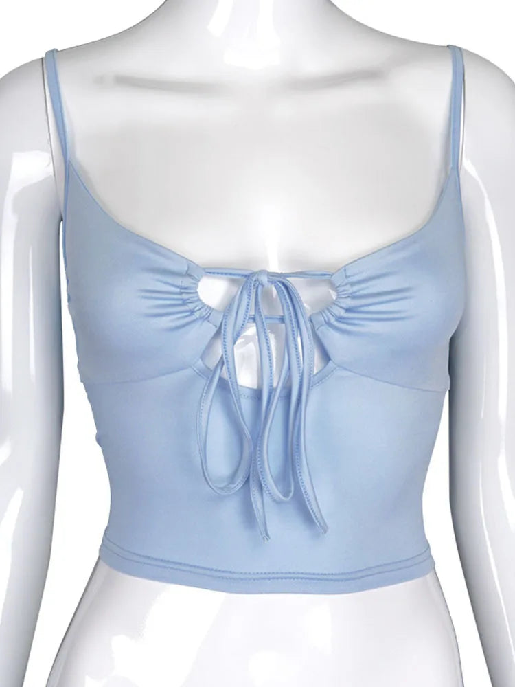 Top Ajustado con Cordones – Tirantes Finos y Espalda Descubierta
