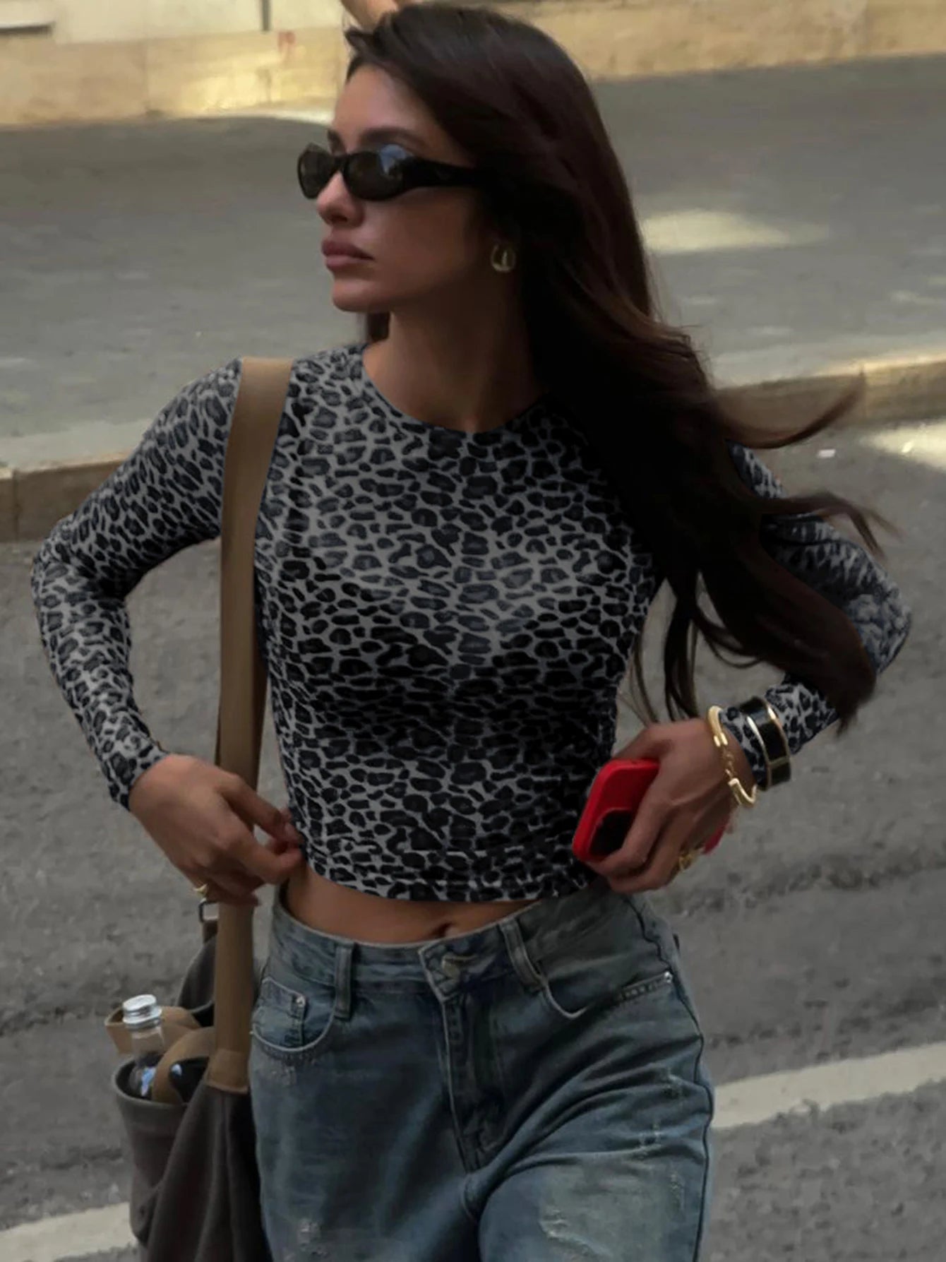Top Mujer Estilo Club Manga Larga de Malla Estampado Leopardo – Crop Ajustado Sexy Y2K