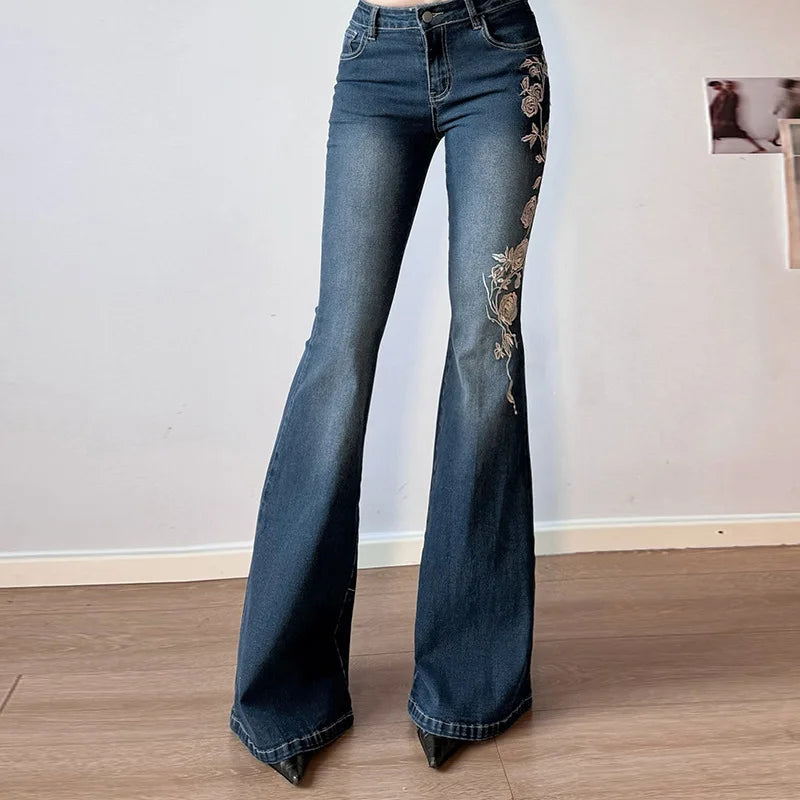 Pantalón vaquero acampanado con bordado y cintura baja – Corte de bota estilo vintage