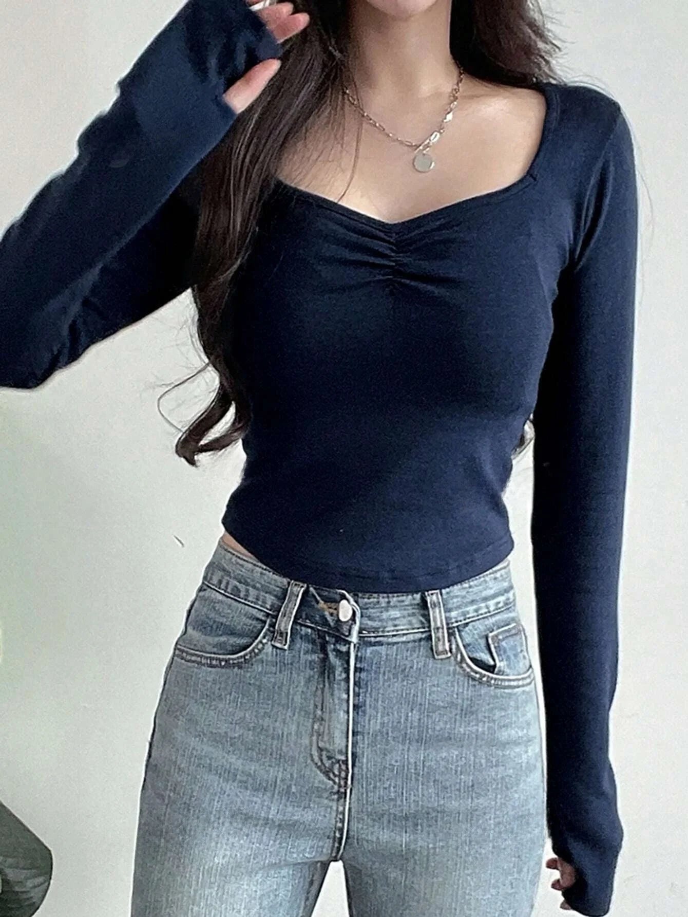 Top Casual Manga Larga – Corte Ajustado con Escote Sexy