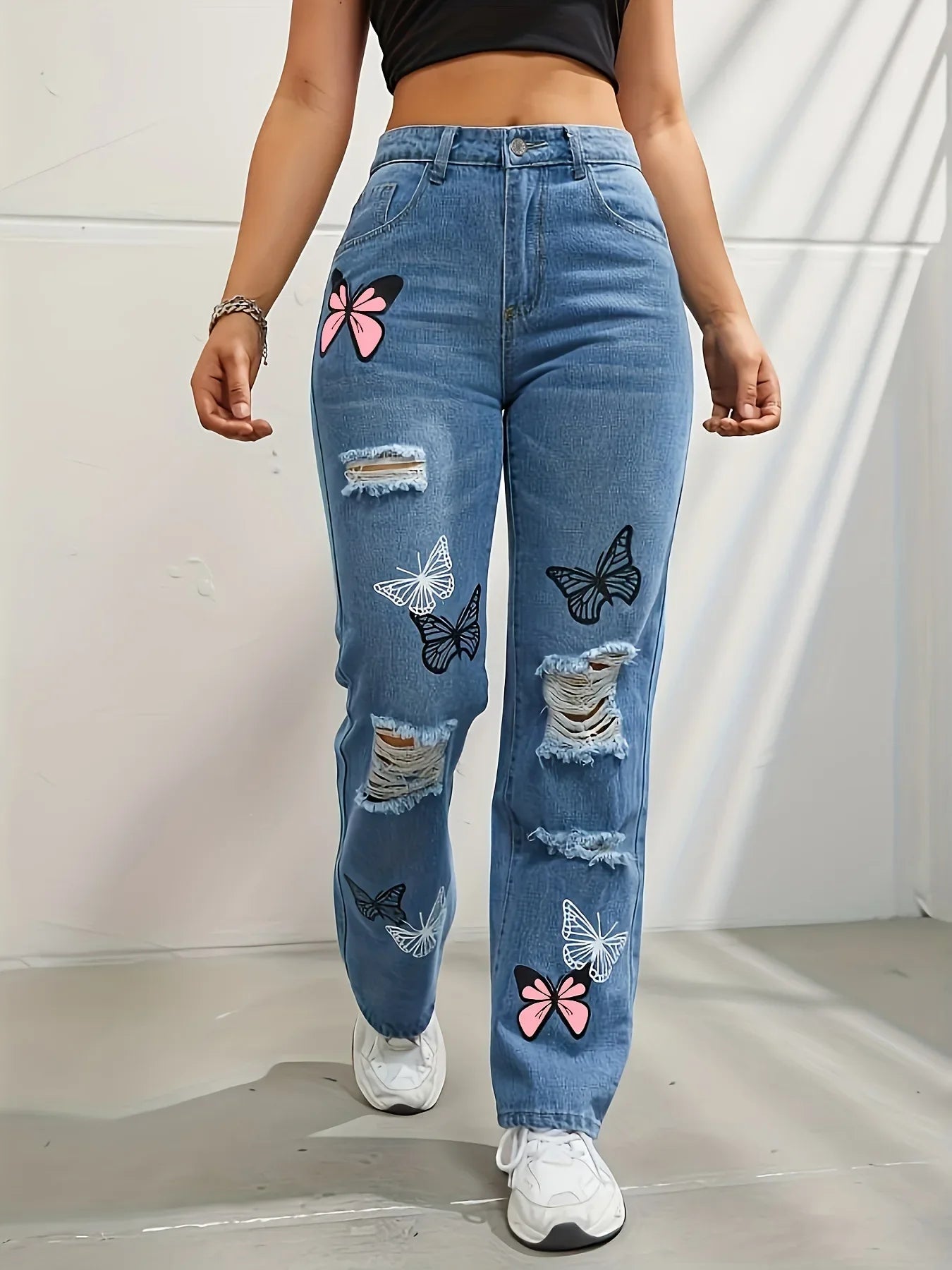 Jeans Rectos Azul con Estampado de Mariposas y Desgastes