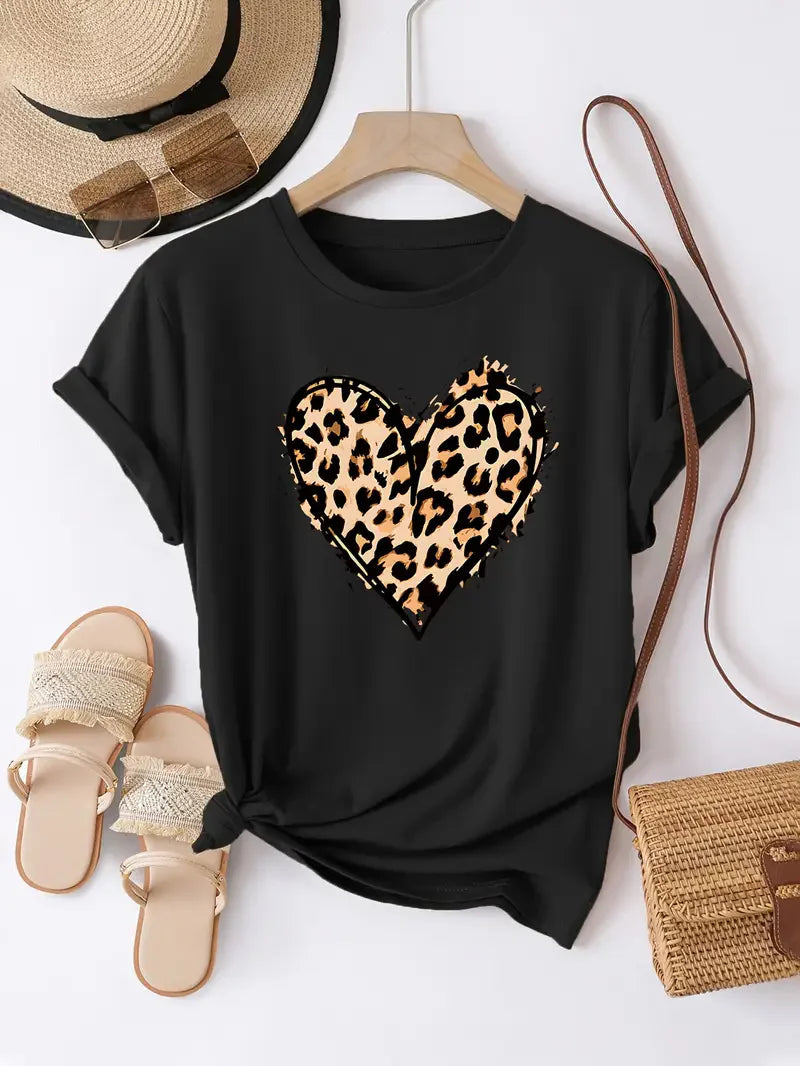 Camiseta con corazón de estampado leopardo – top gráfico casual para mujer