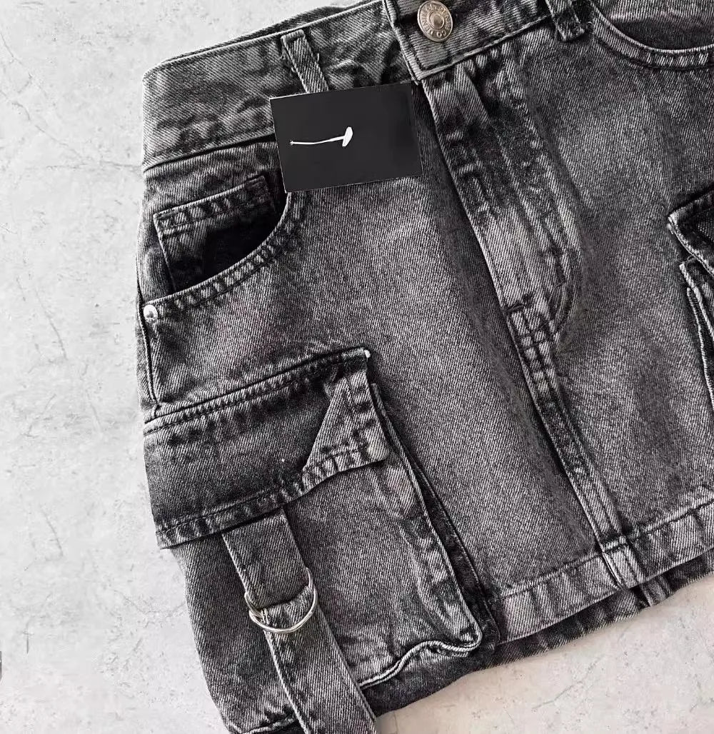 Minifalda Cargo de Mezclilla Negra con Bolsillos – Estilo Urbano