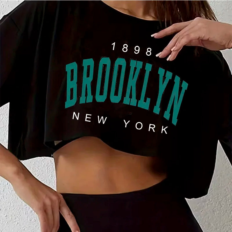 Crop Top deportivo gráfico “Brooklyn / Los Ángeles” – estilo urbano y casual