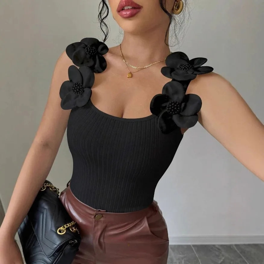 Top tejido con flores 3D en los hombros – Camiseta ajustada estilo elegante Y2K 🌸✨