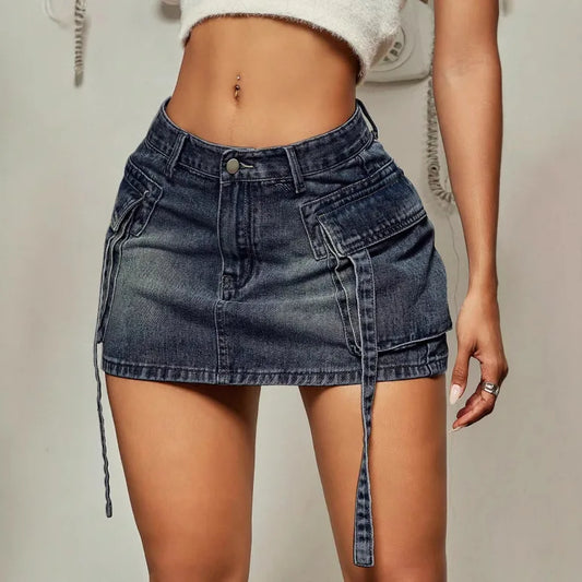 Falda Corta de Denim con Diseño Moderno y Cordones Laterales