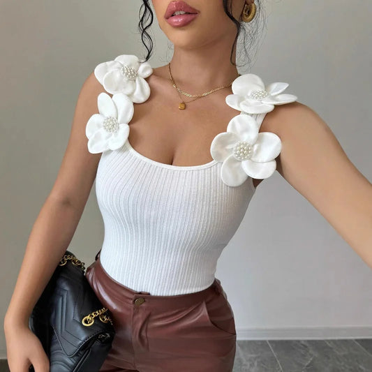 Top tejido con flores 3D en los hombros – Camiseta ajustada estilo elegante Y2K 🌸✨