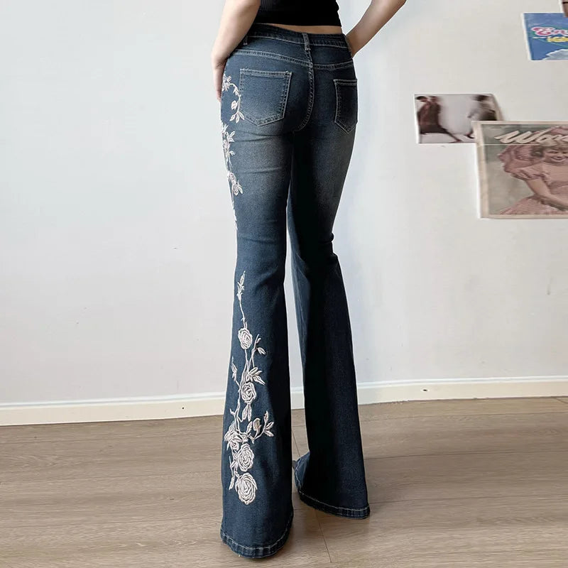 Pantalón vaquero acampanado con bordado y cintura baja – Corte de bota estilo vintage