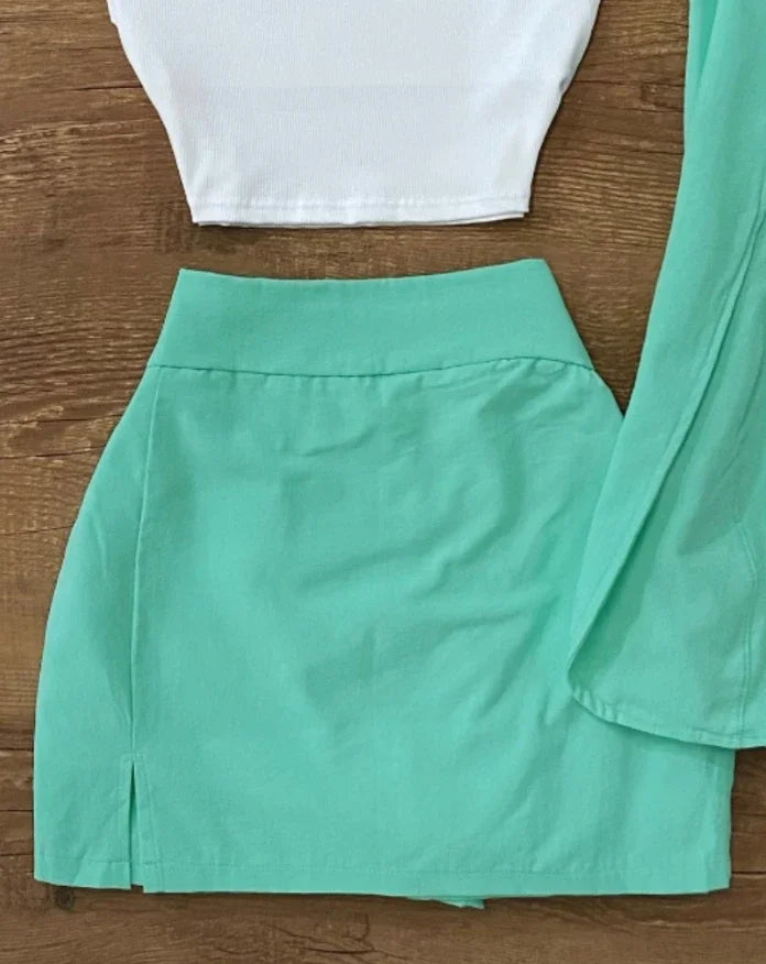 Conjunto 3 piezas con top, minifalda y chaleco