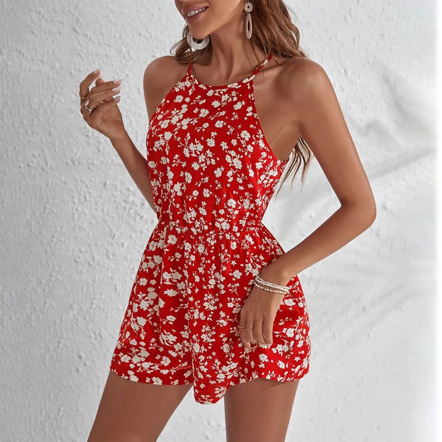 Mono corto estampado floral con cuello halter y cintura alta – Casual