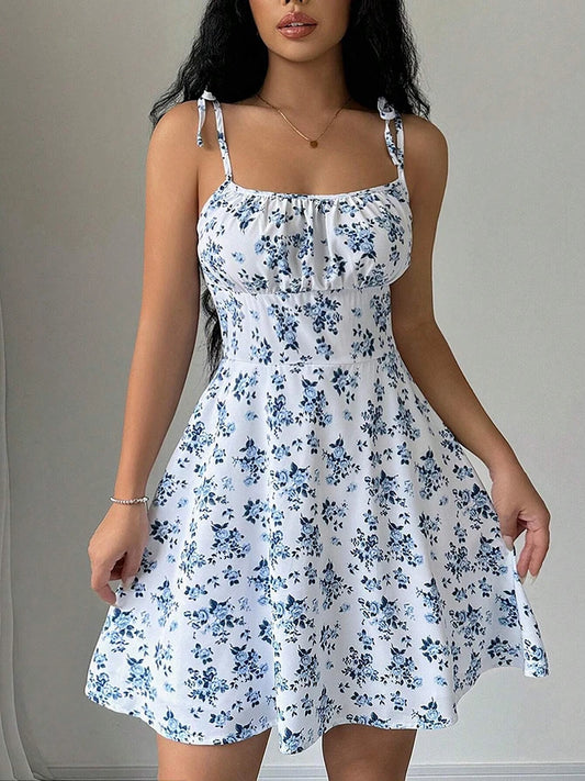 Vestido corto floral con tirantes finos para verano
