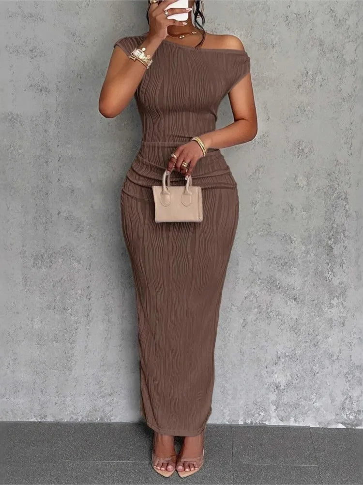 Vestido largo de un hombro en color sólido con falda ajustada