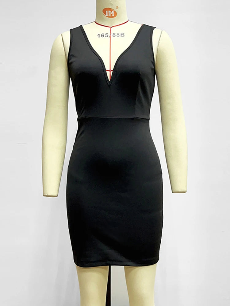 Minivestido ajustado sin mangas con escote profundo y espalda descubierta