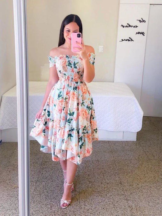 Vestido de verano con estampado floral y hombros descubiertos