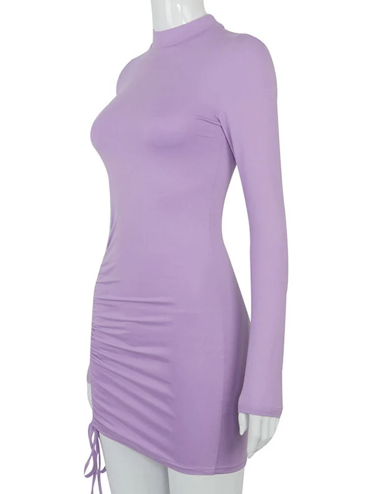 Vestido ajustado de manga larga  con cuello alto y fruncido