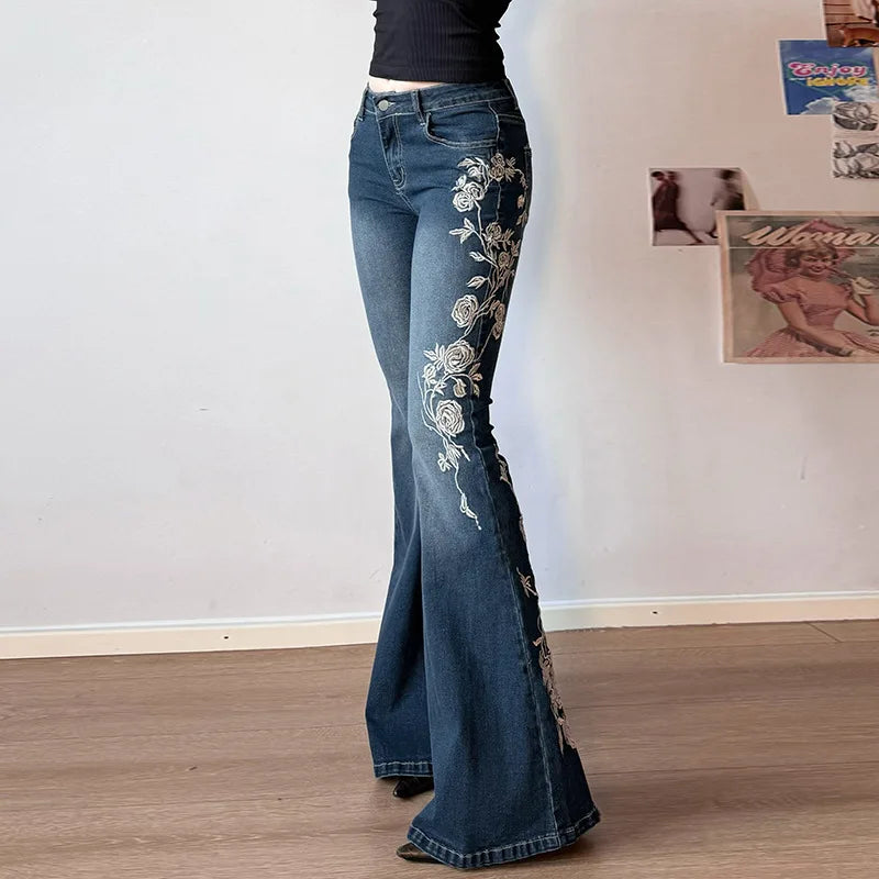 Pantalón vaquero acampanado con bordado y cintura baja – Corte de bota estilo vintage