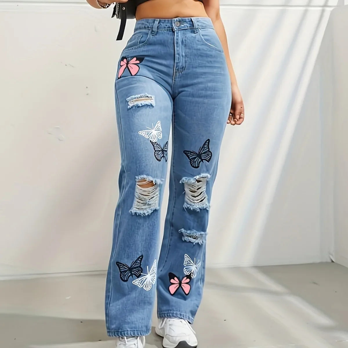 Jeans Rectos Azul con Estampado de Mariposas y Desgastes