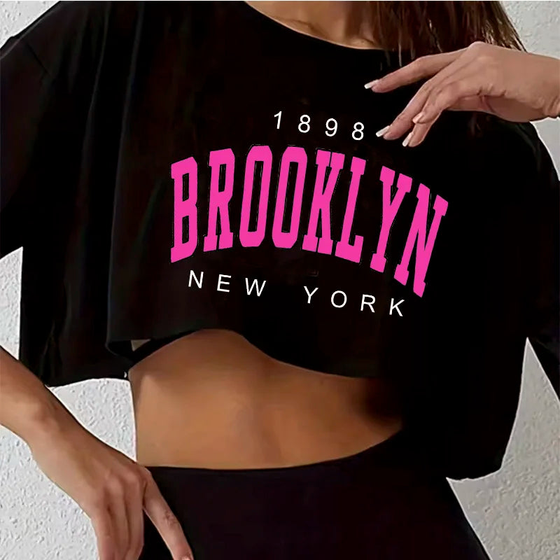 Crop Top deportivo gráfico “Brooklyn / Los Ángeles” – estilo urbano y casual