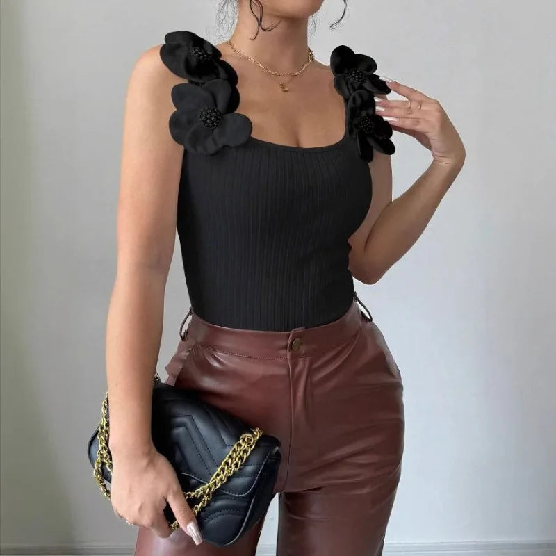 Top tejido con flores 3D en los hombros – Camiseta ajustada estilo elegante Y2K 🌸✨