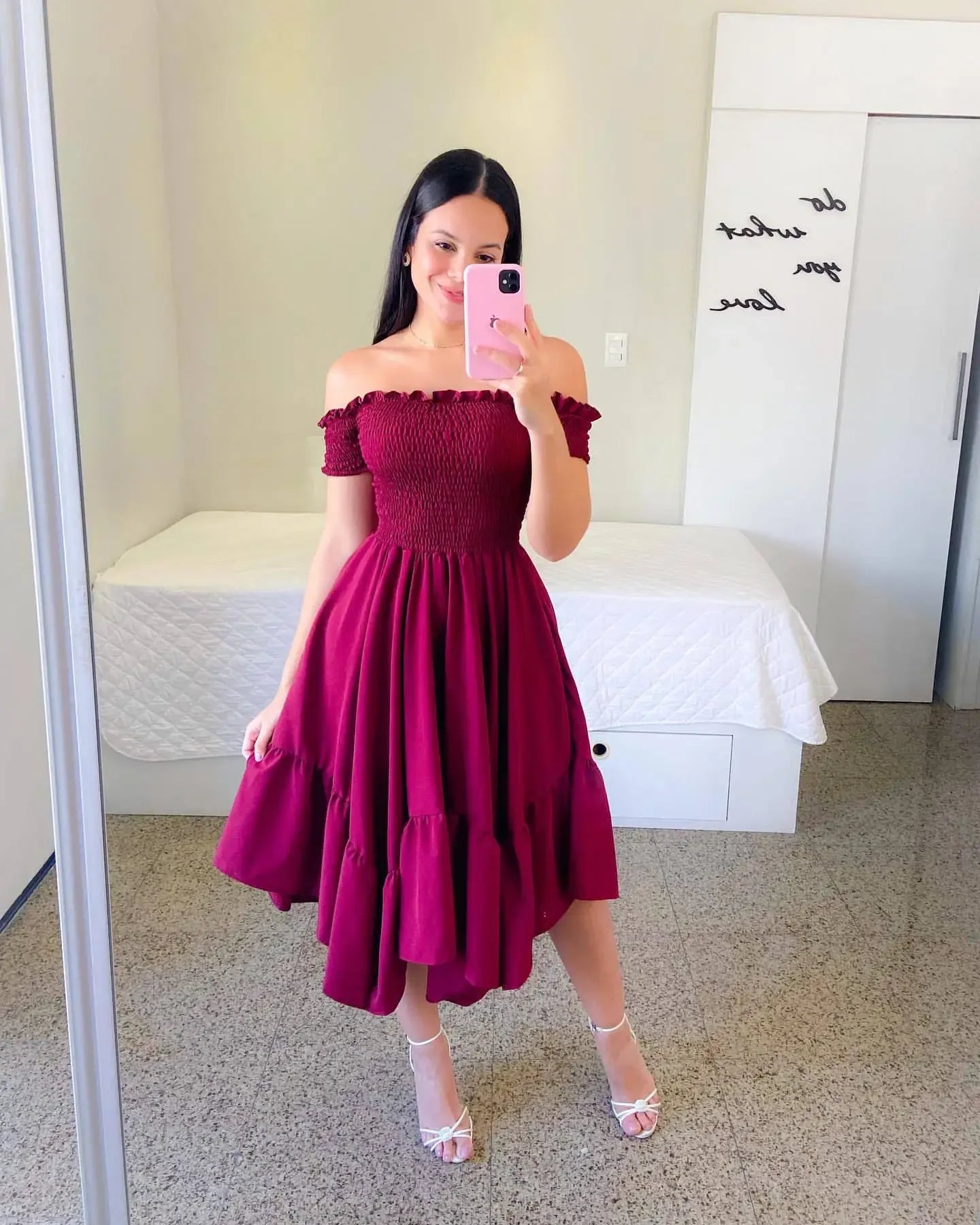 Vestido de verano con estampado floral y hombros descubiertos
